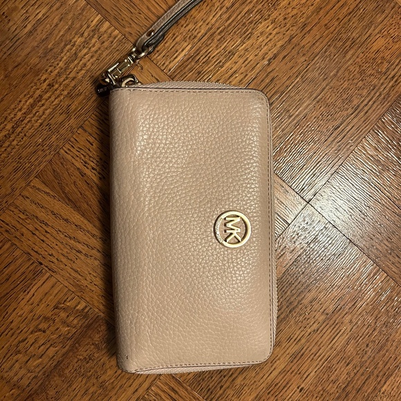 Micheal Kore Wallet Large - Picture 1 of 3